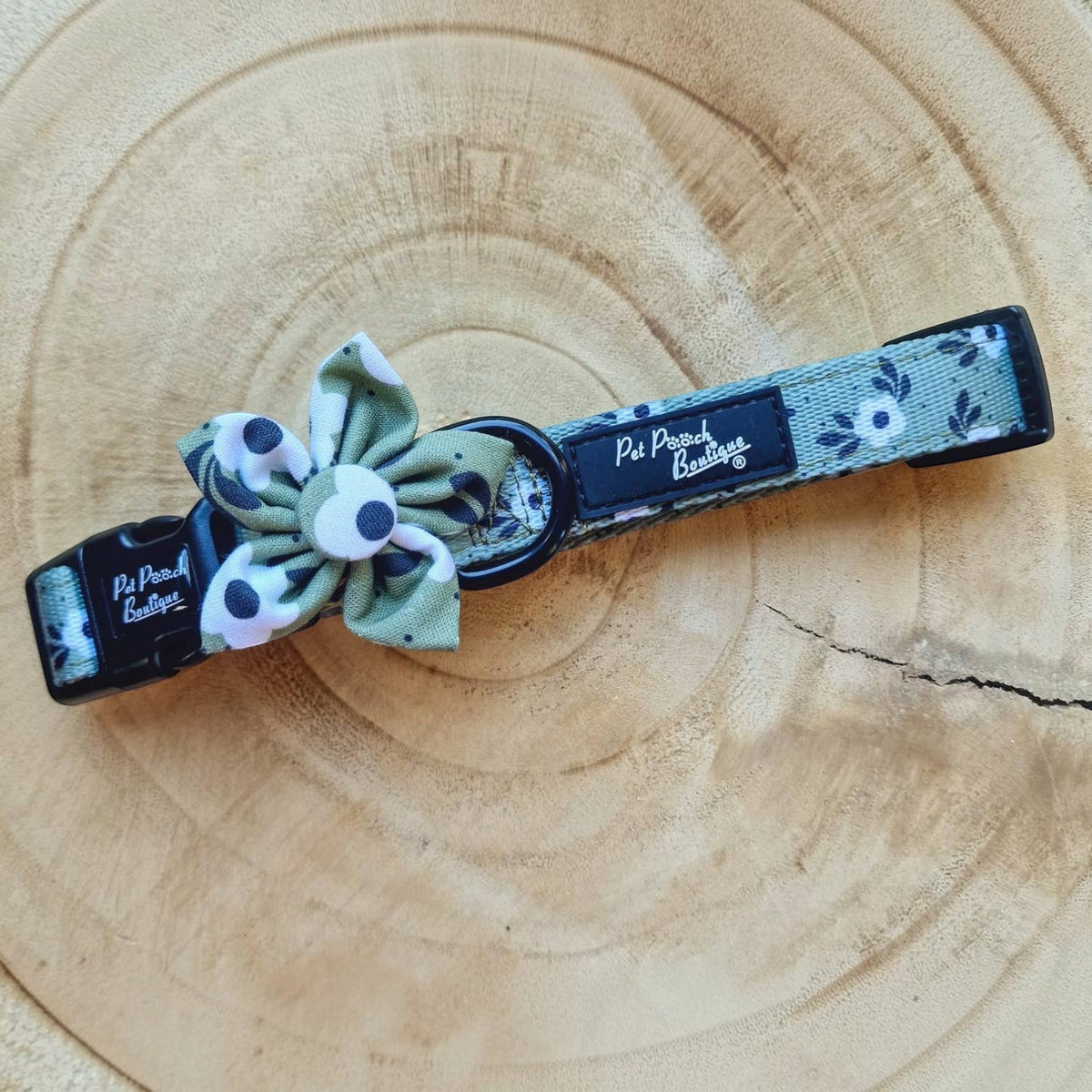 Green Meadow Daisy Detachable Flower Dog Collar Accessory